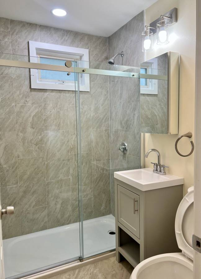 22 Anita Ter, Roxbury