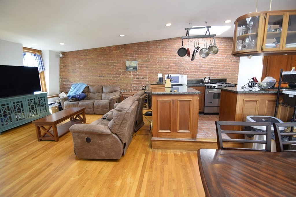 17 Holyoke St, South End