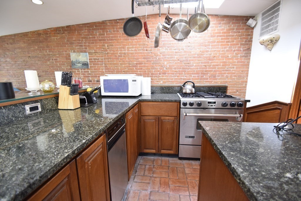 17 Holyoke St, South End