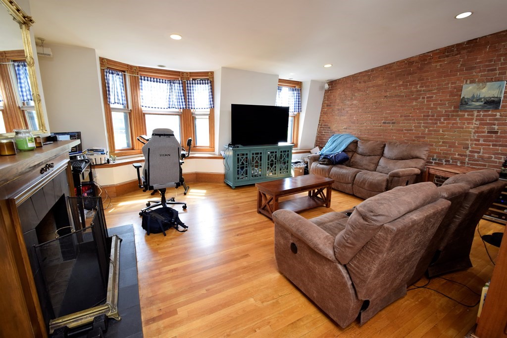 17 Holyoke St, South End