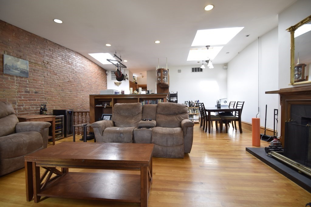 17 Holyoke St, South End