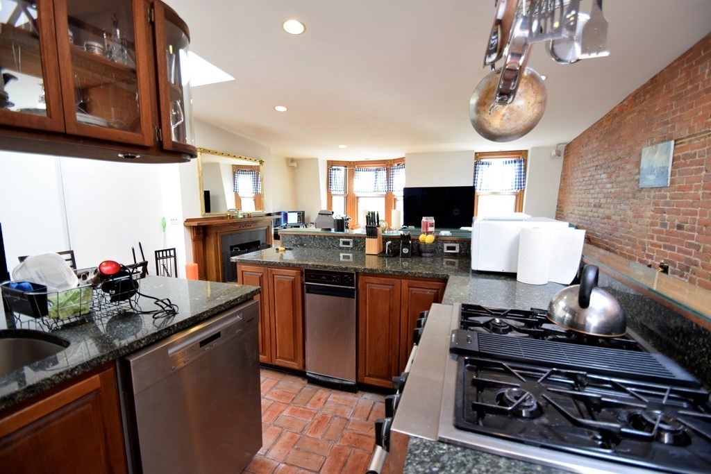 17 Holyoke St, South End