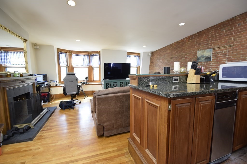 17 Holyoke St, South End