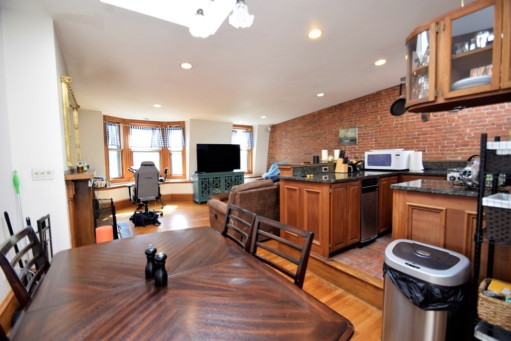 17 Holyoke St, South End