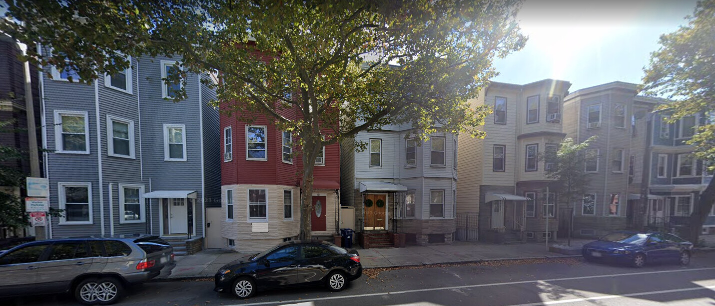 233 Chelsea St, East Boston