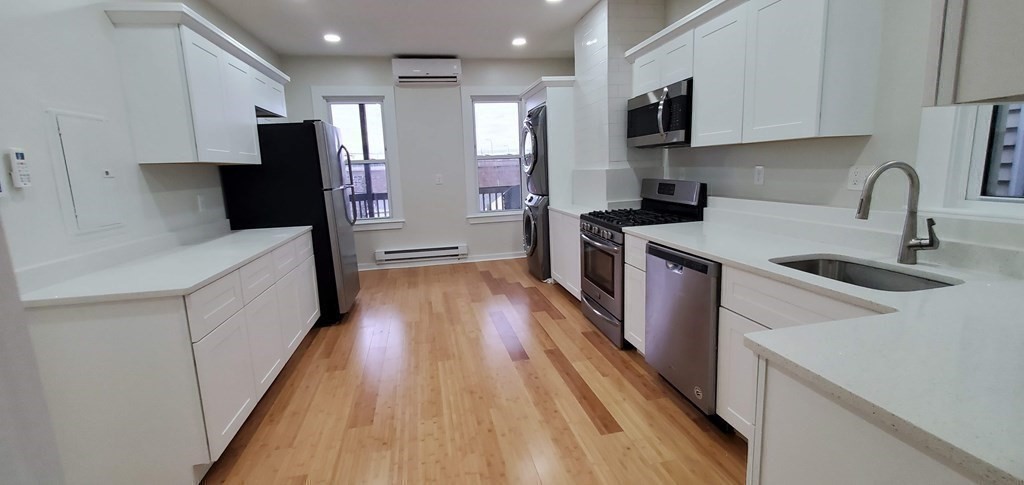 233 Chelsea St, East Boston
