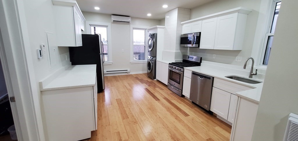233 Chelsea St, East Boston