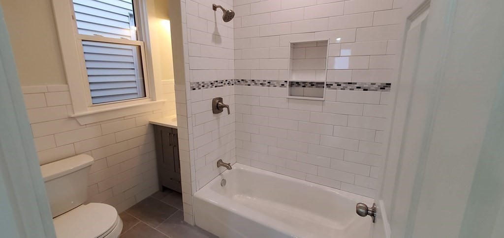 233 Chelsea St, East Boston