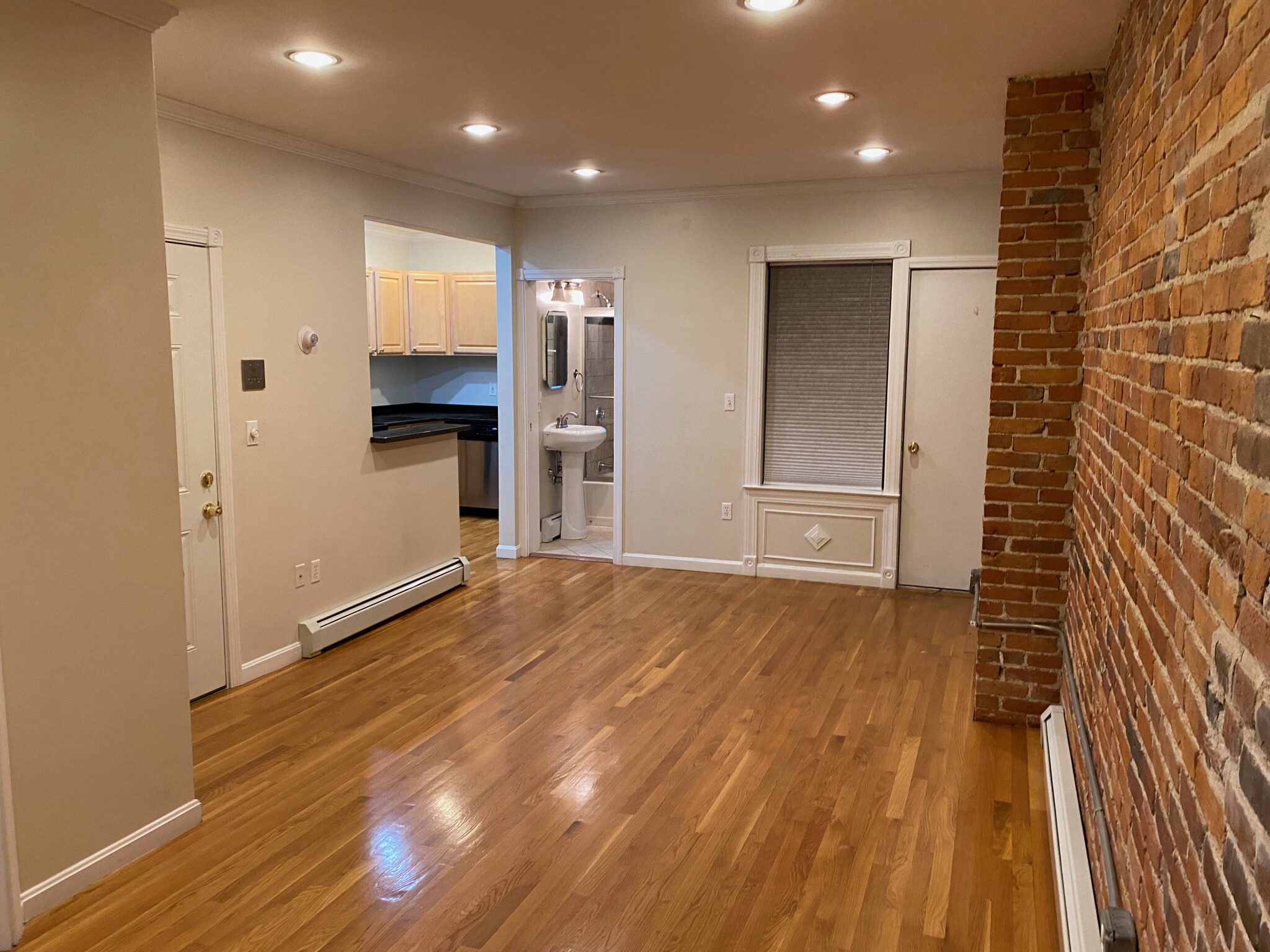 12 Pompeii St, Roxbury