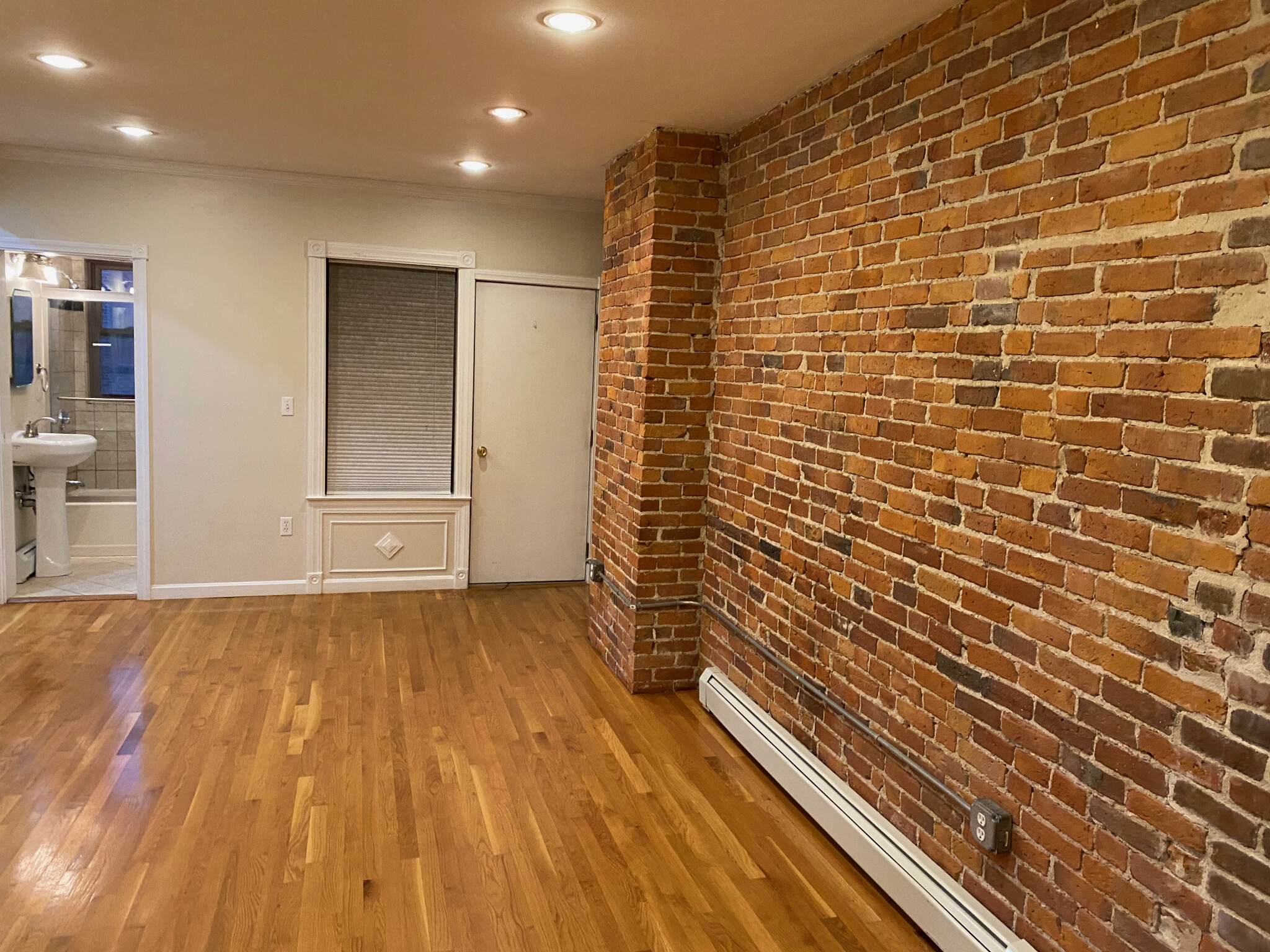12 Pompeii St, Roxbury