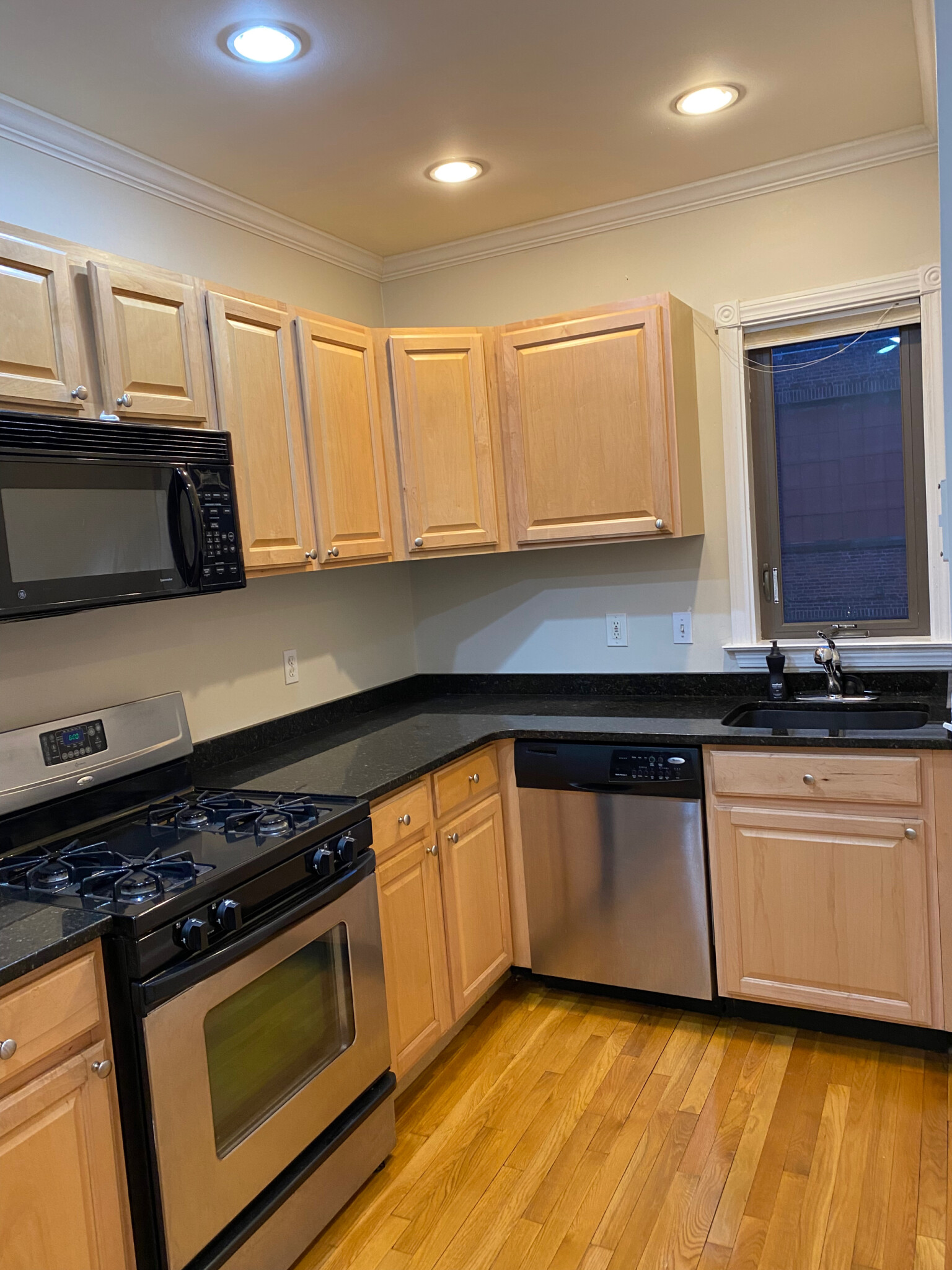 12 Pompeii St, Roxbury