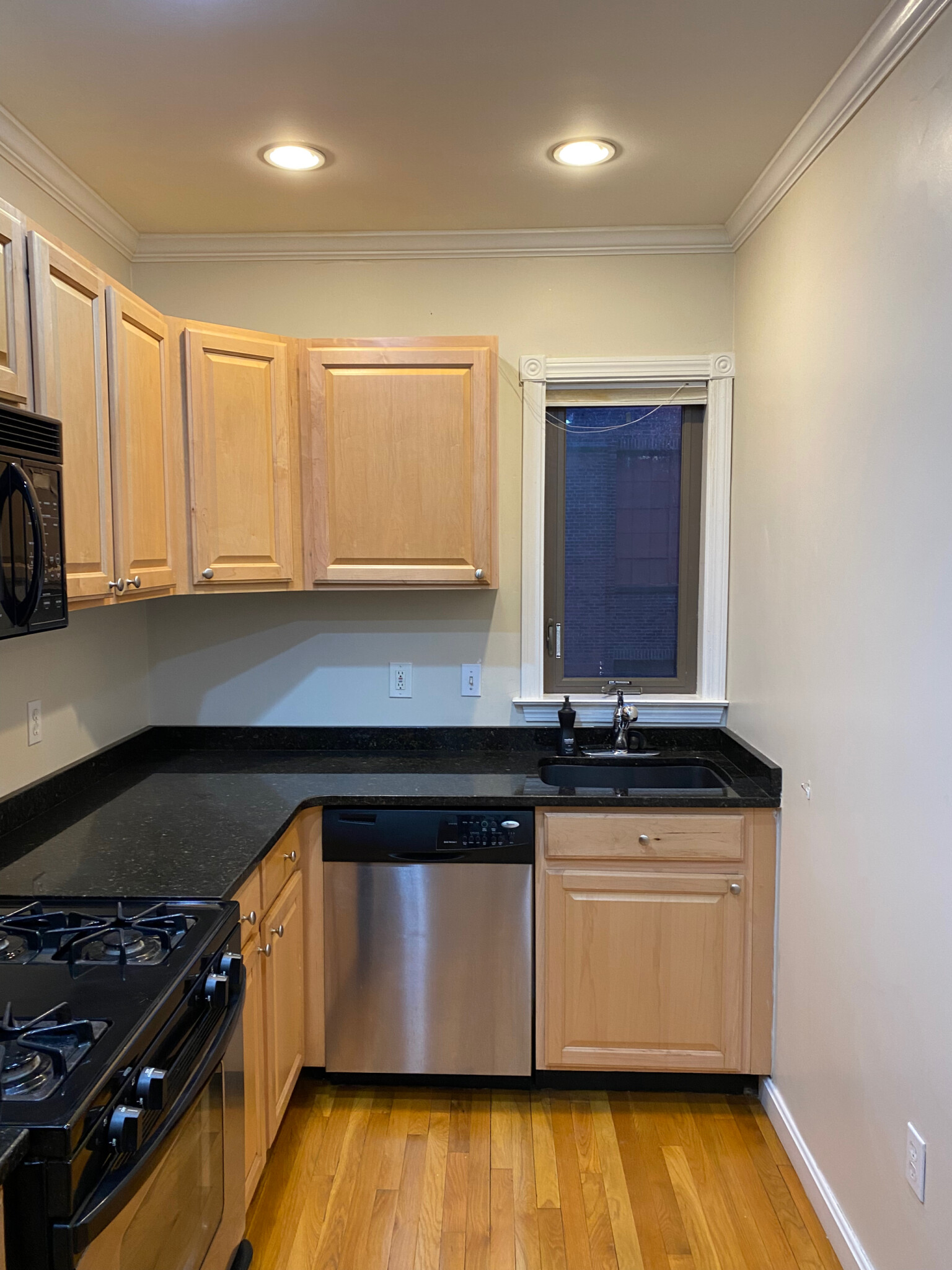 12 Pompeii St, Roxbury