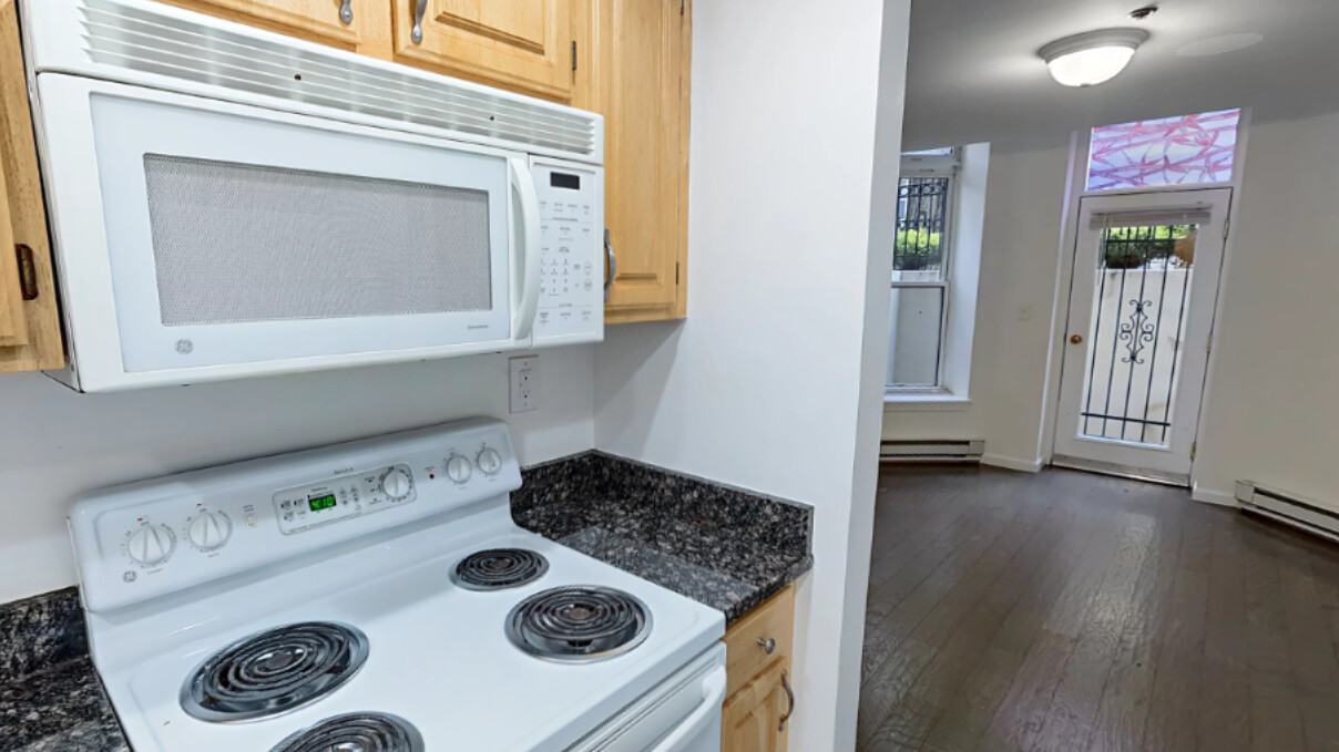 Photo 3 of 19 Queensberry St. Unit B