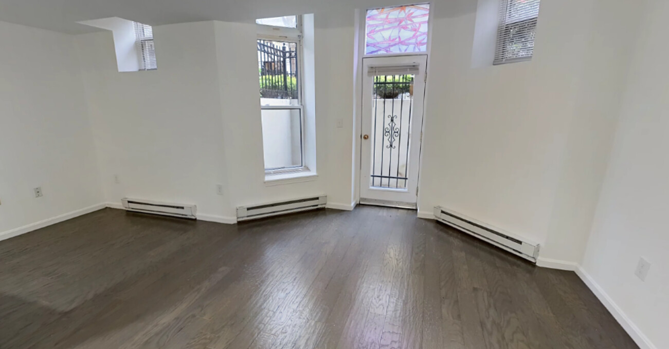 Photo 4 of 19 Queensberry St. Unit B