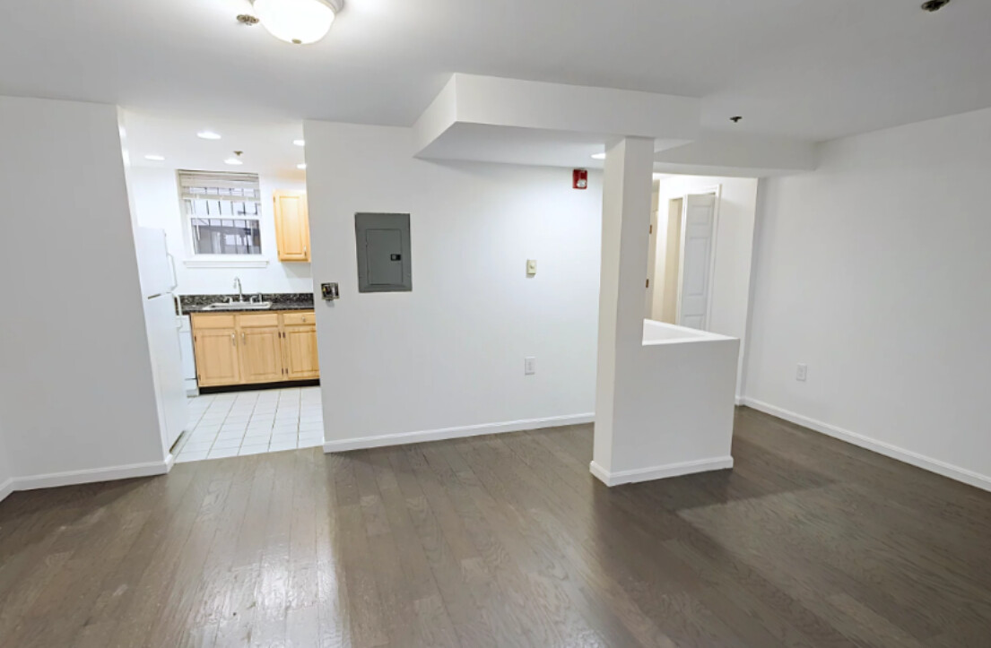 Photo 5 of 19 Queensberry St. Unit B