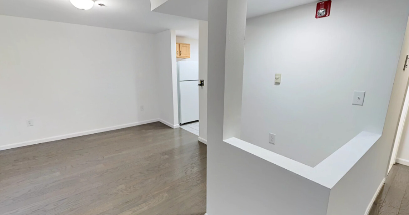 Photo 6 of 19 Queensberry St. Unit B