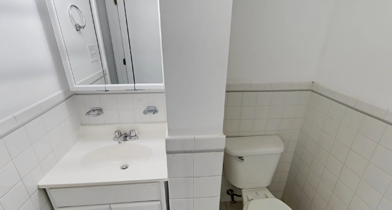 Photo 8 of 19 Queensberry St. Unit B