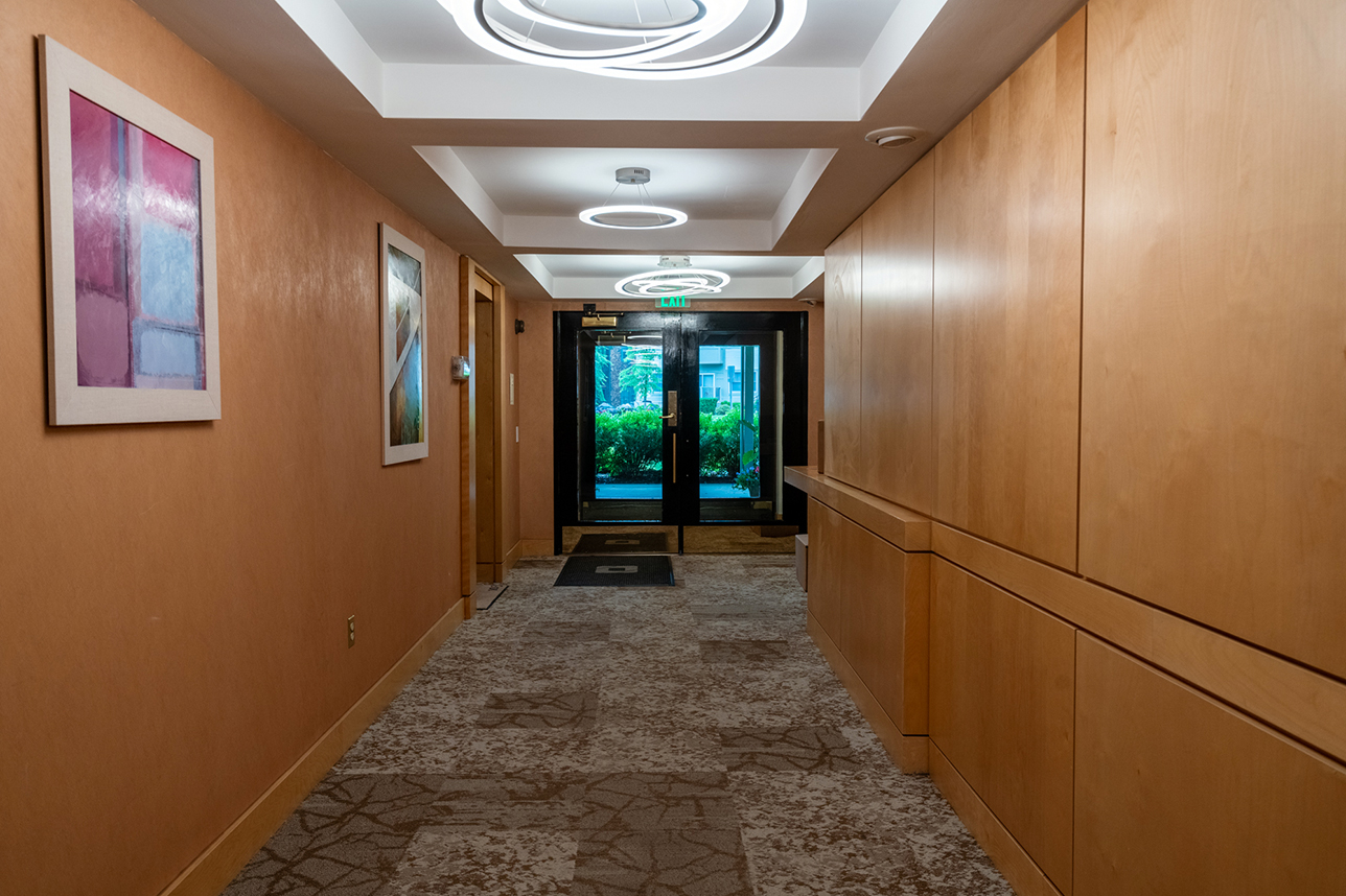 320 Hammond Pond Pkwy, Chestnut Hill