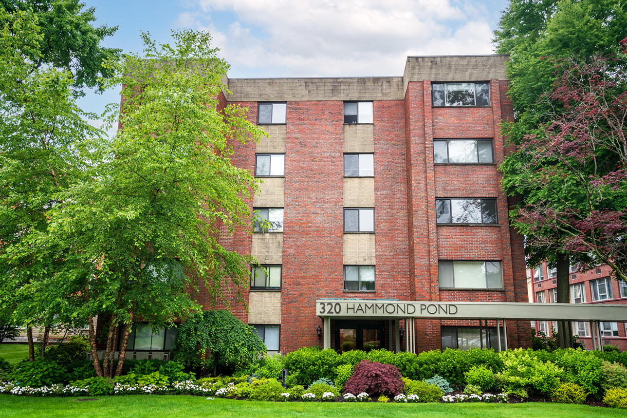 320 Hammond Pond Pkwy, Chestnut Hill