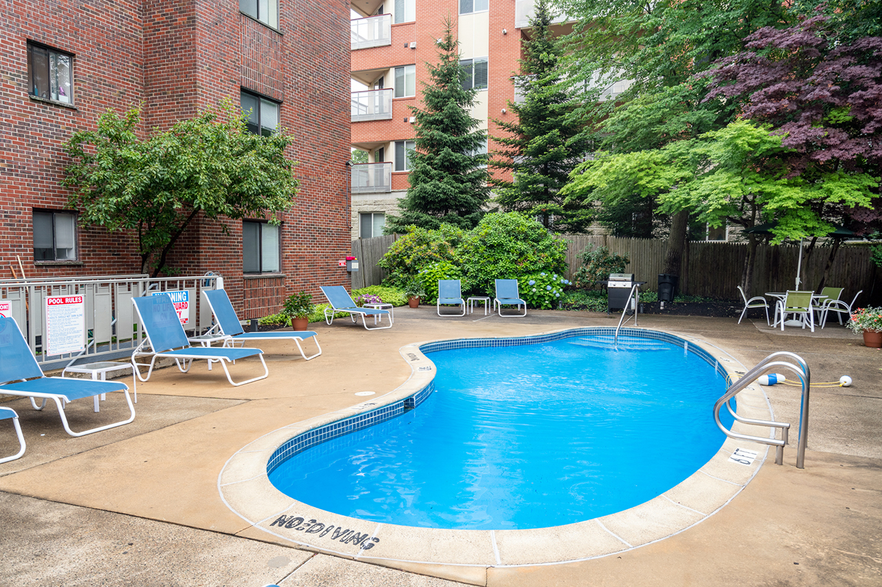 320 Hammond Pond Pkwy, Chestnut Hill
