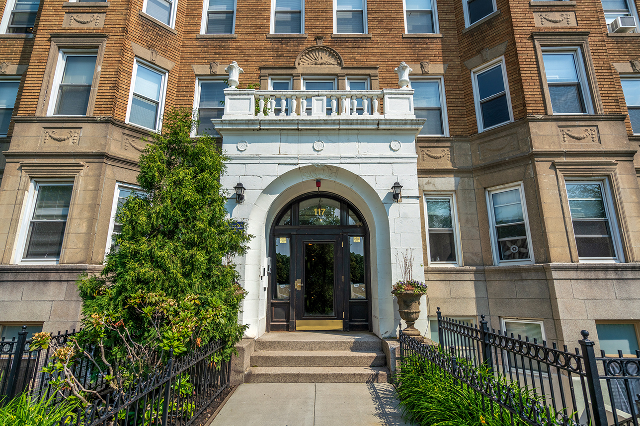 117 Park Dr., Boston, MA - 3,150 USD/ month