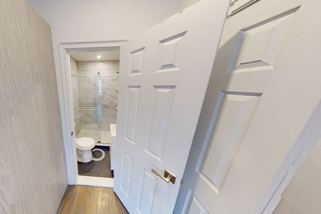 225 Newbury St, Back Bay