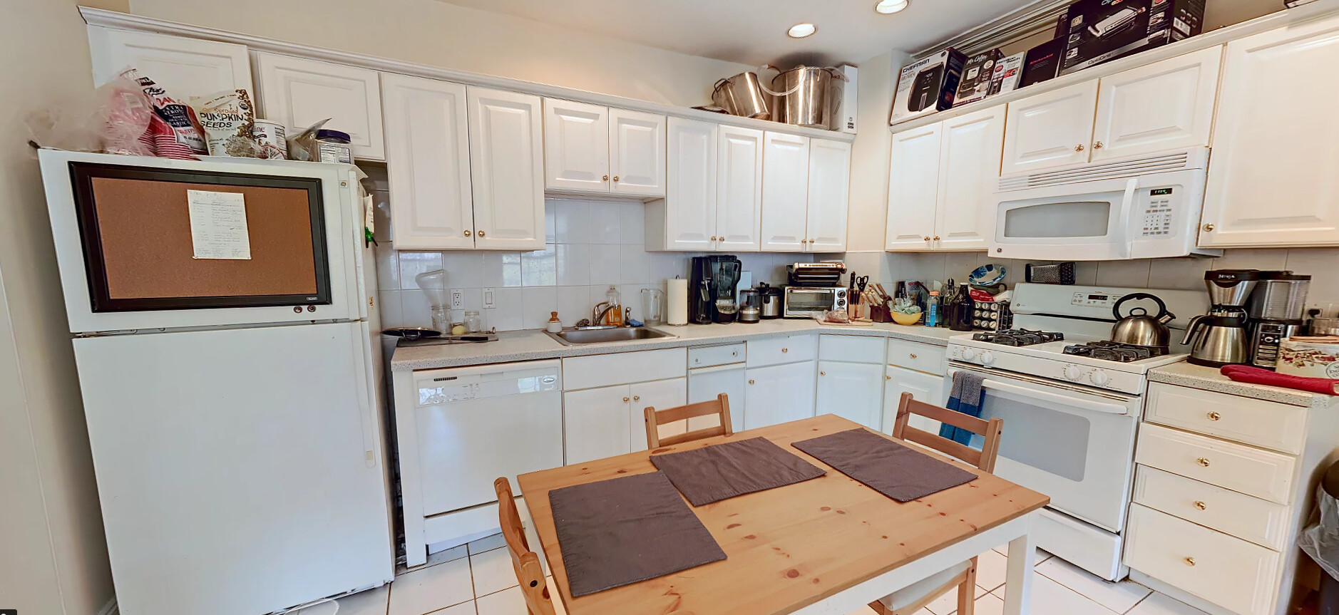 12 Dean Rd. - 4,600USD / month
