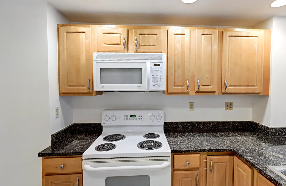 Photo 4 of 20 Queensberry St. Unit A