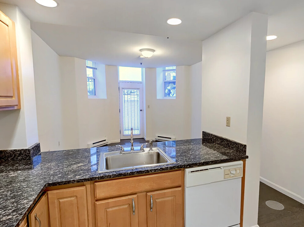 Photo 3 of 20 Queensberry St. Unit A