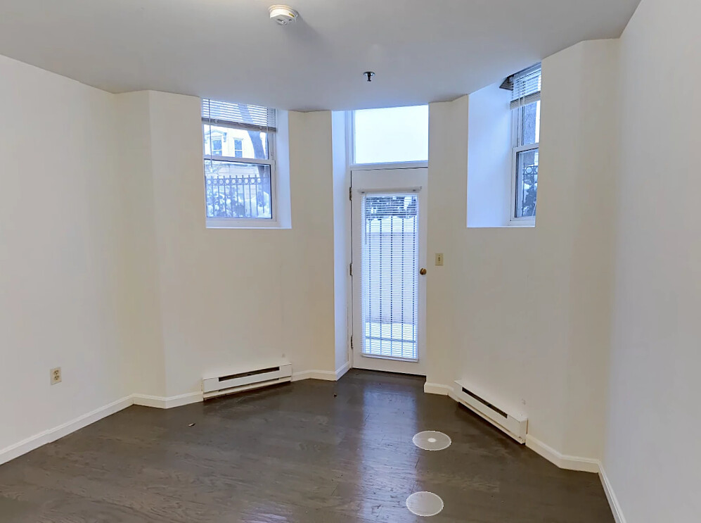 Photo 7 of 20 Queensberry St. Unit A