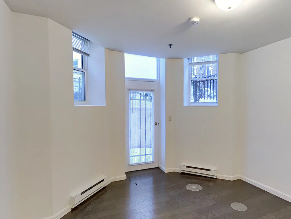 Photo 6 of 20 Queensberry St. Unit A