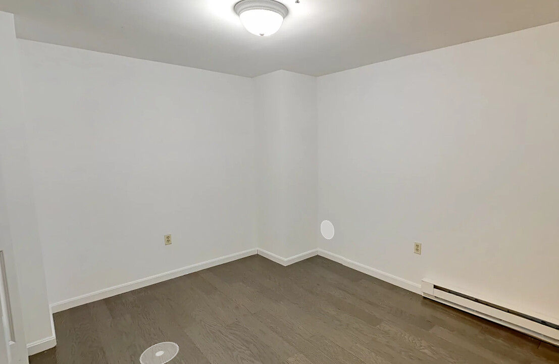Photo 10 of 20 Queensberry St. Unit A