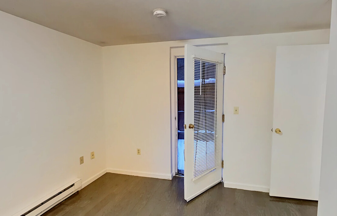 Photo 8 of 20 Queensberry St. Unit A