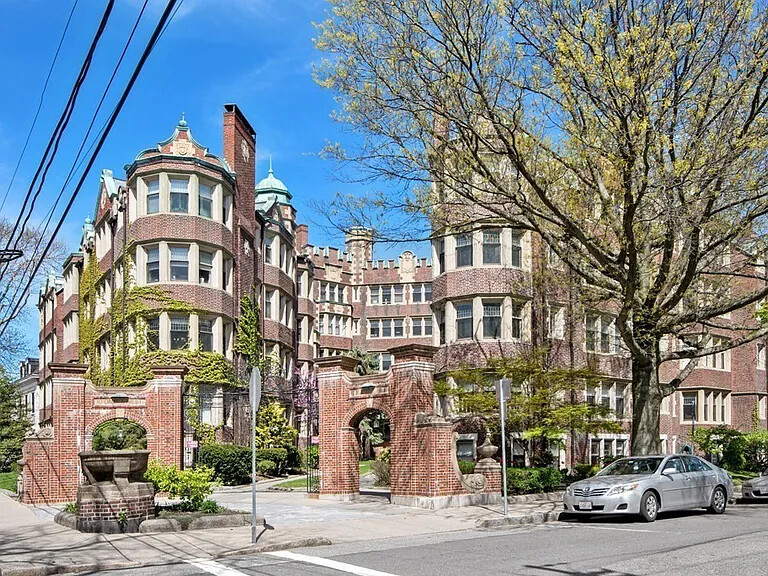 10 Dana St, Harvard Square