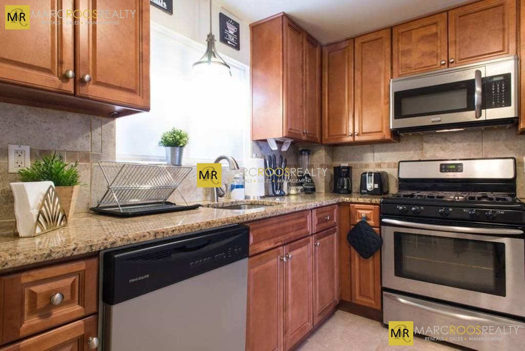 25 Oxford Cir., Belmont