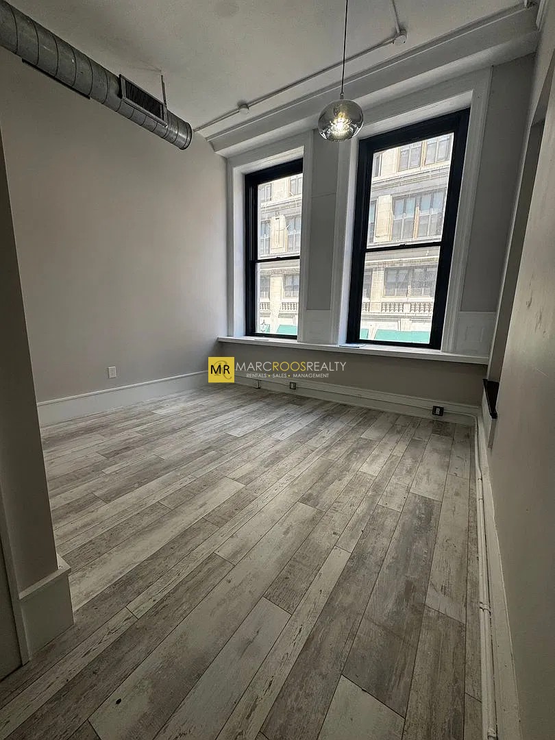 Photo 6 of Temple Pl. Unit 2R