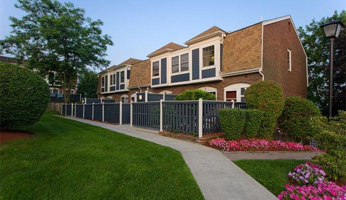 2 bed, 1.5 bath apartment for rent at 976 Lexington St Unit 58-5, Waltham