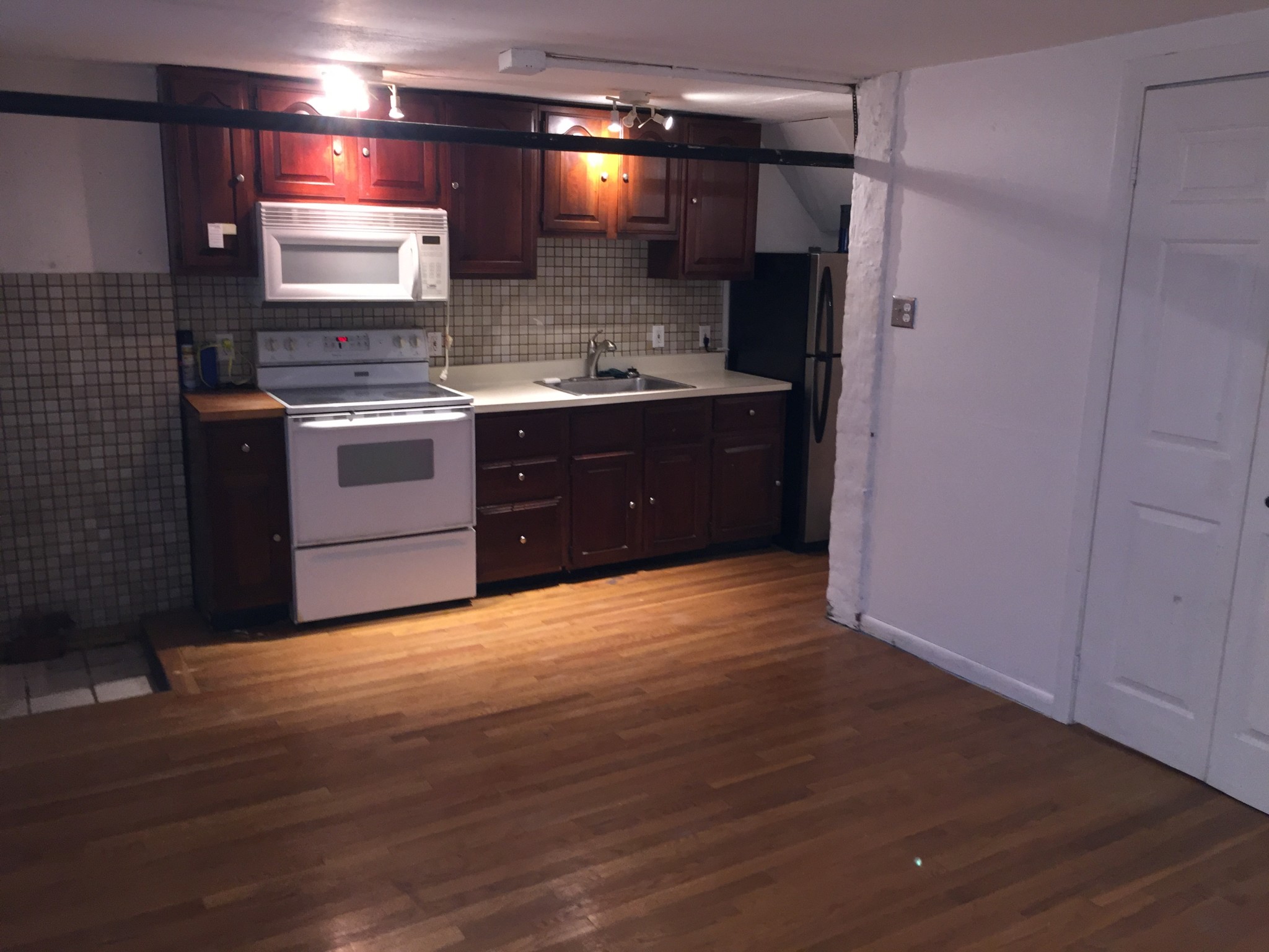 Photo 8 of 686 Parker St. Unit 1