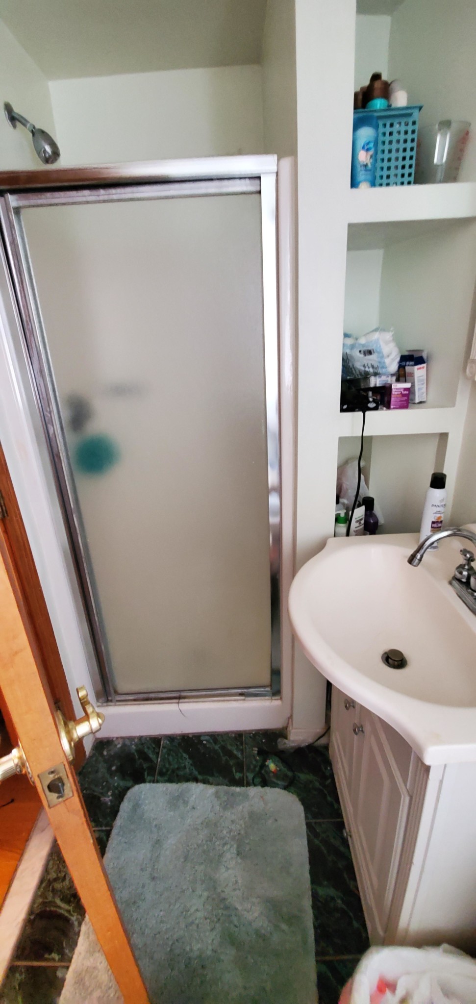 4 bed, 2 bath apartment for rent at 14 Underwood Park Unit 2, Waltham — photo 11 of 17