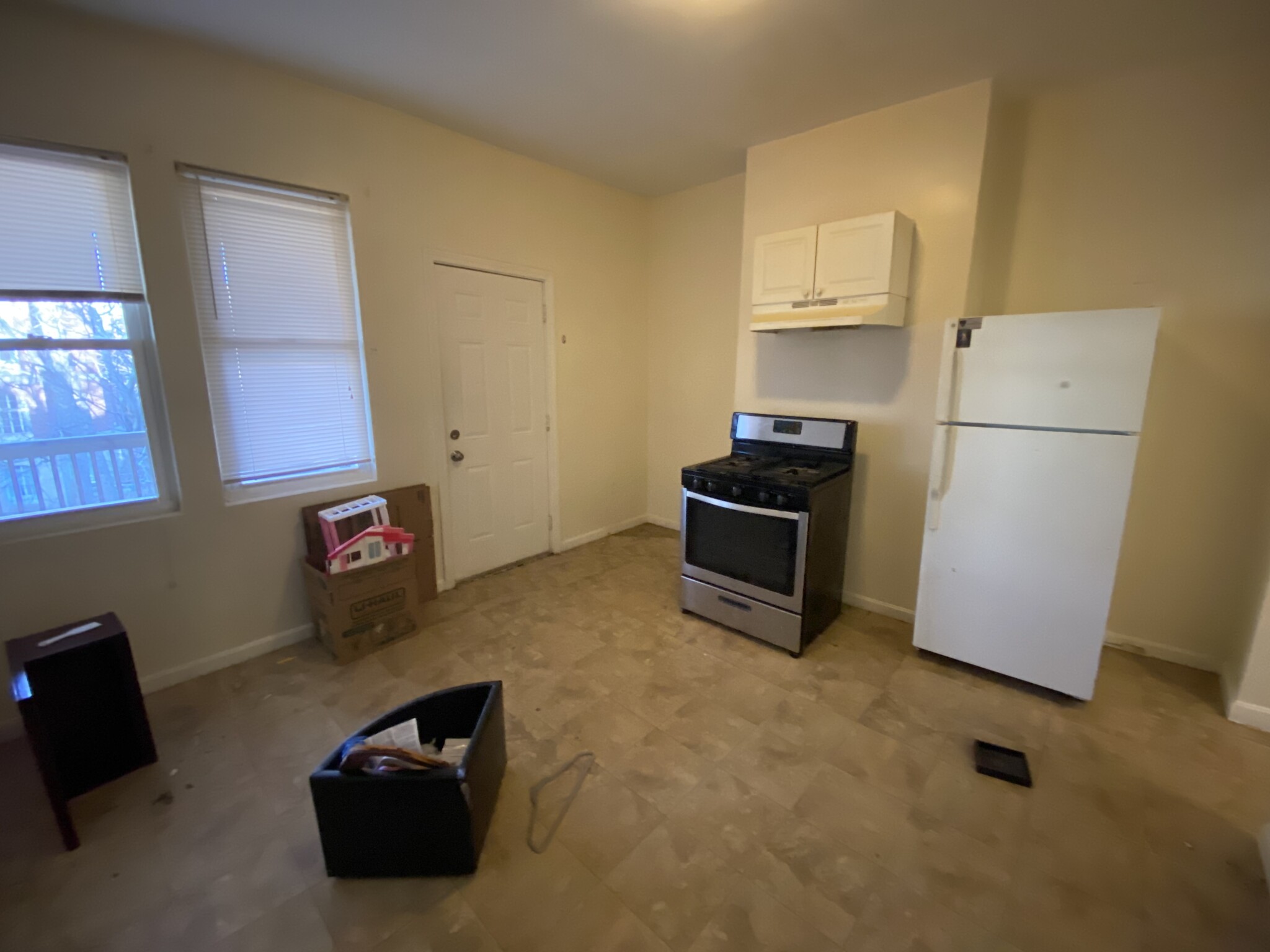 5 bed, 1 bath apartment for rent at 100 Winthrop St Unit 3, Roxbury — photo 8 of 11
