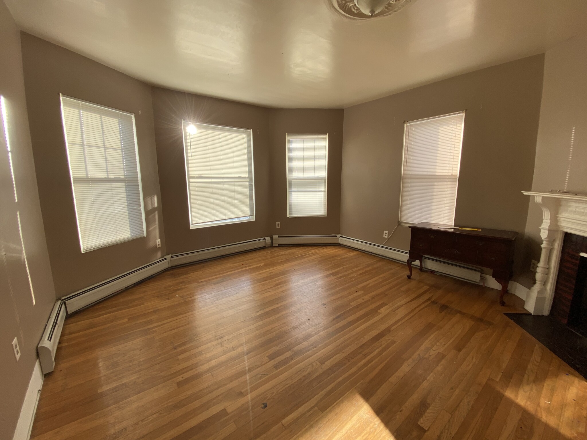 5 bed, 1 bath apartment for rent at 100 Winthrop St Unit 3, Roxbury — photo 1 of 11