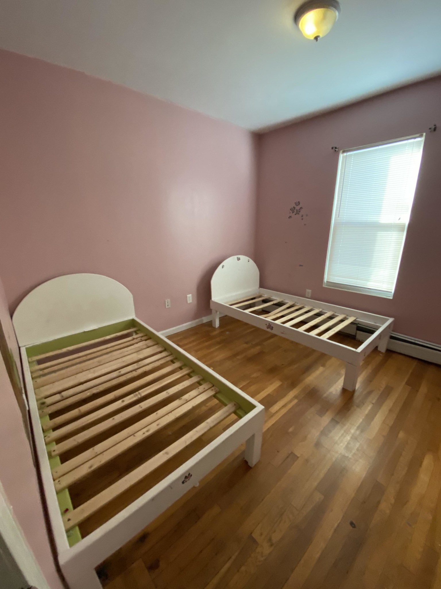 5 bed, 1 bath apartment for rent at 100 Winthrop St Unit 3, Roxbury — photo 3 of 11