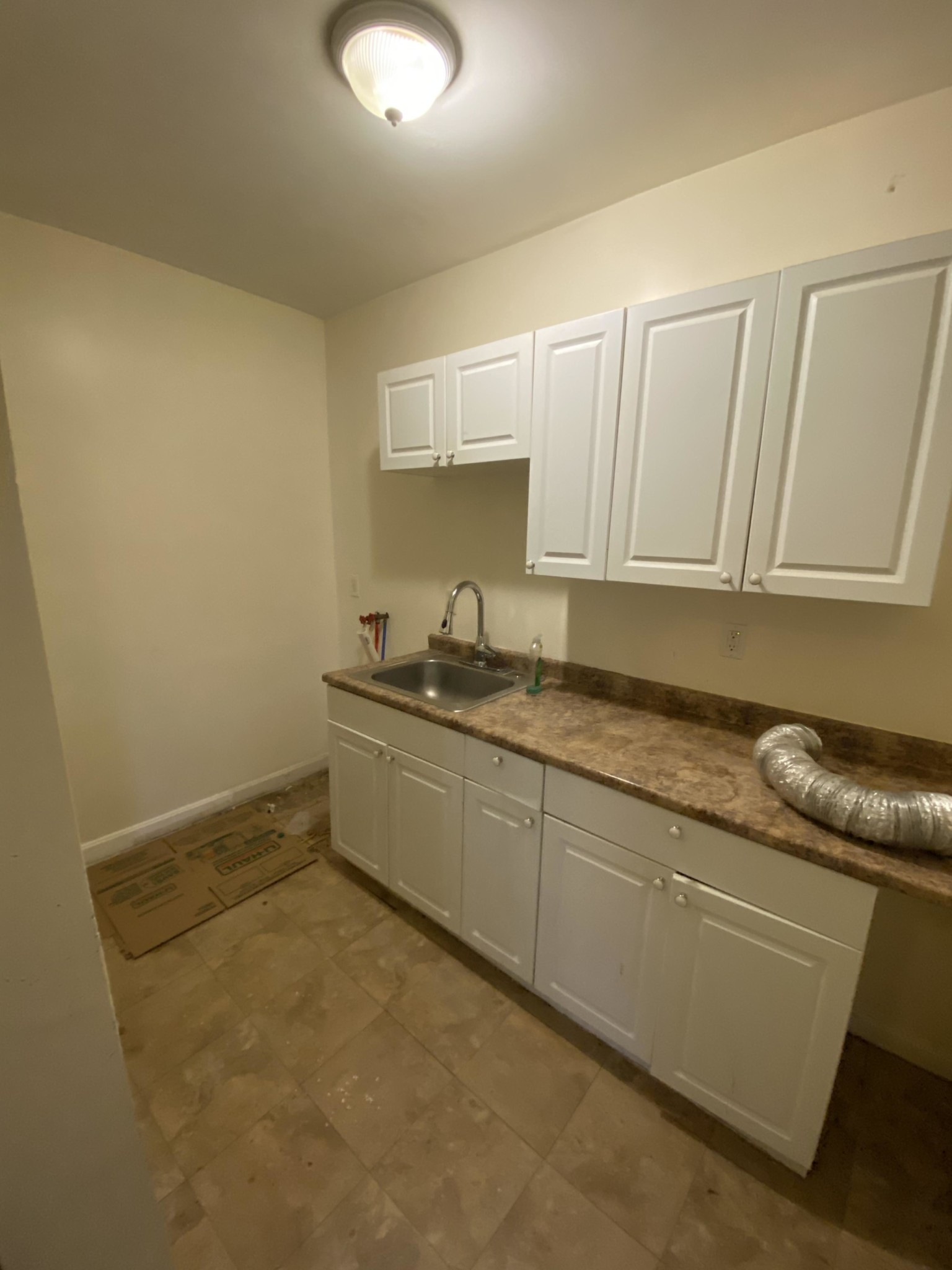 5 bed, 1 bath apartment for rent at 100 Winthrop St Unit 3, Roxbury — photo 9 of 11