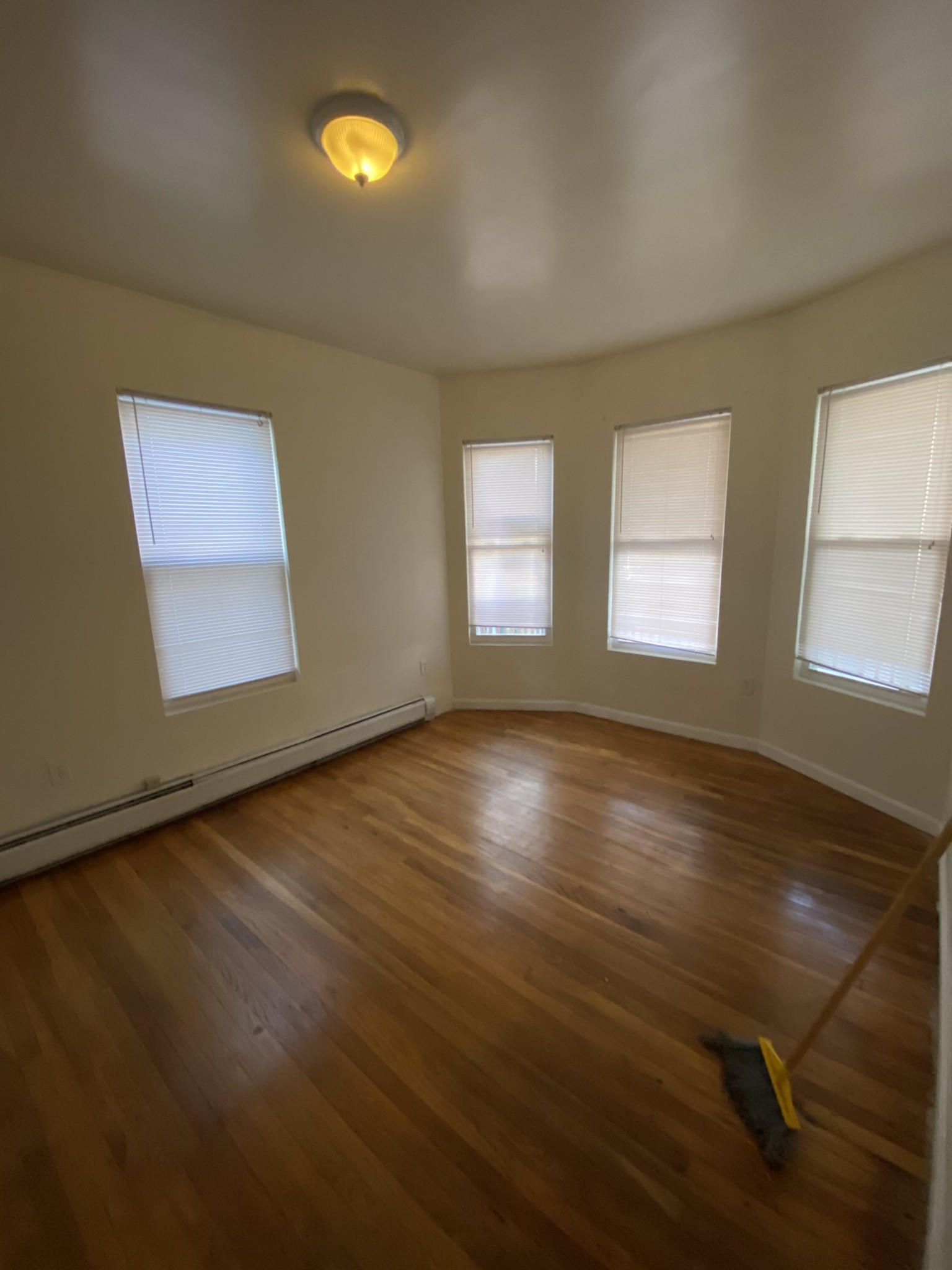 5 bed, 1 bath apartment for rent at 100 Winthrop St Unit 3, Roxbury — photo 10 of 11