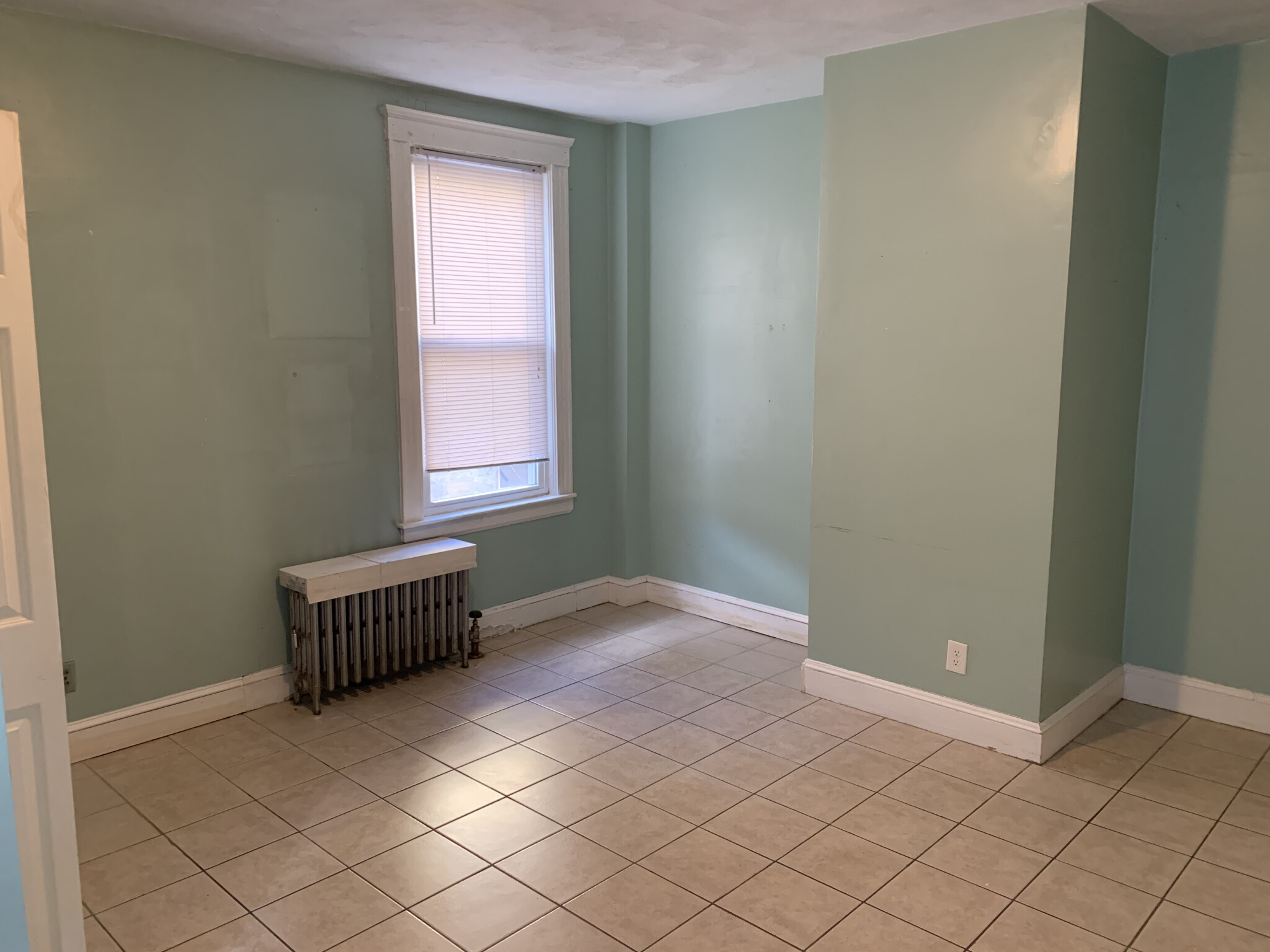4 bed, 2 bath apartment for rent at 148 Stramore Unit 1, Brighton — photo 2 of 2