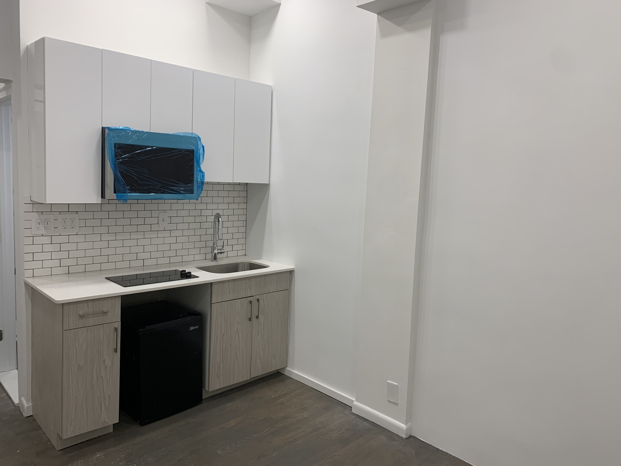 Photo 3 of 270 Newbury St. Unit 1