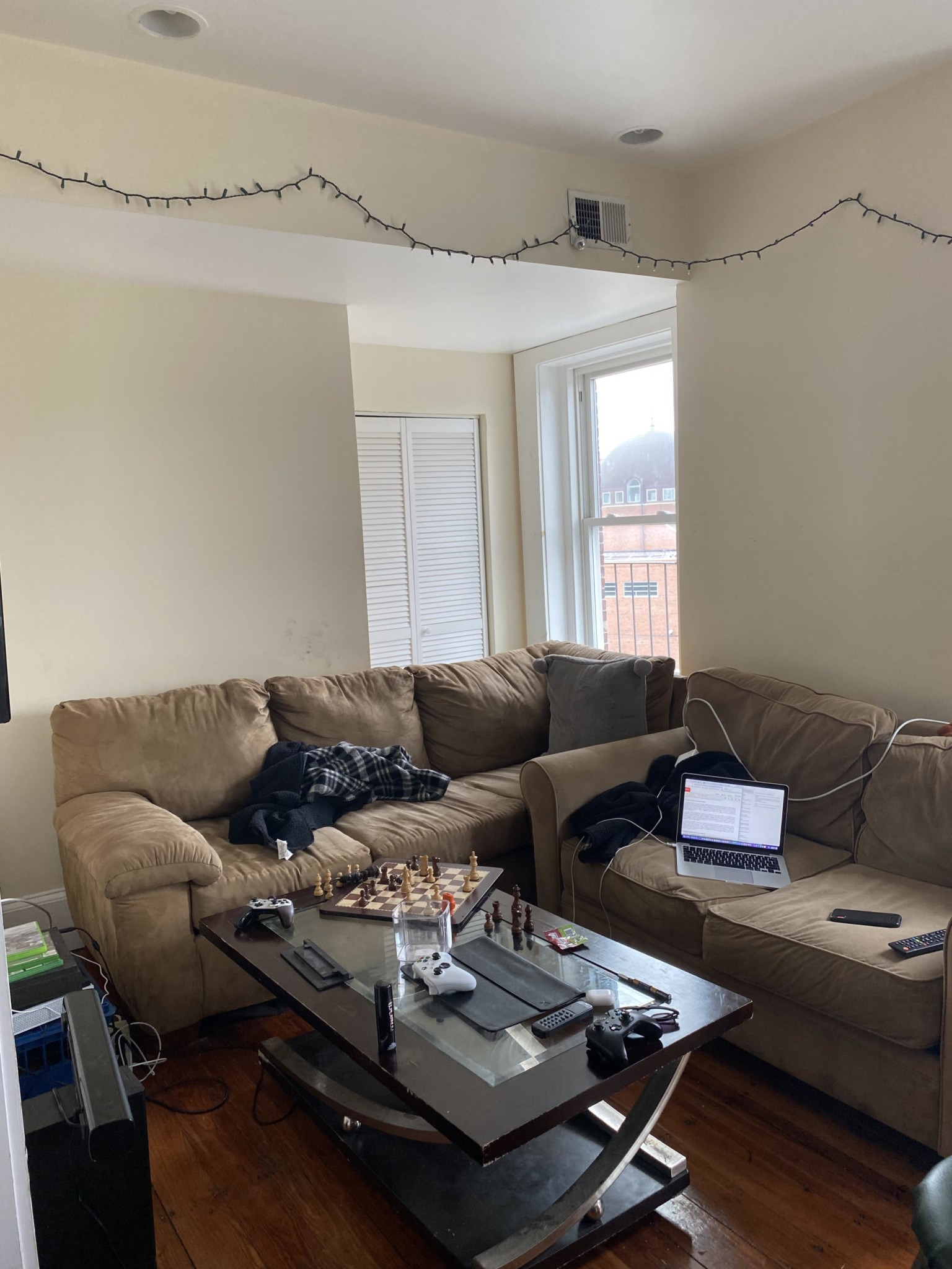 3 bed, 1 bath apartment for rent at 227 Roxbury Unit 6, Roxbury