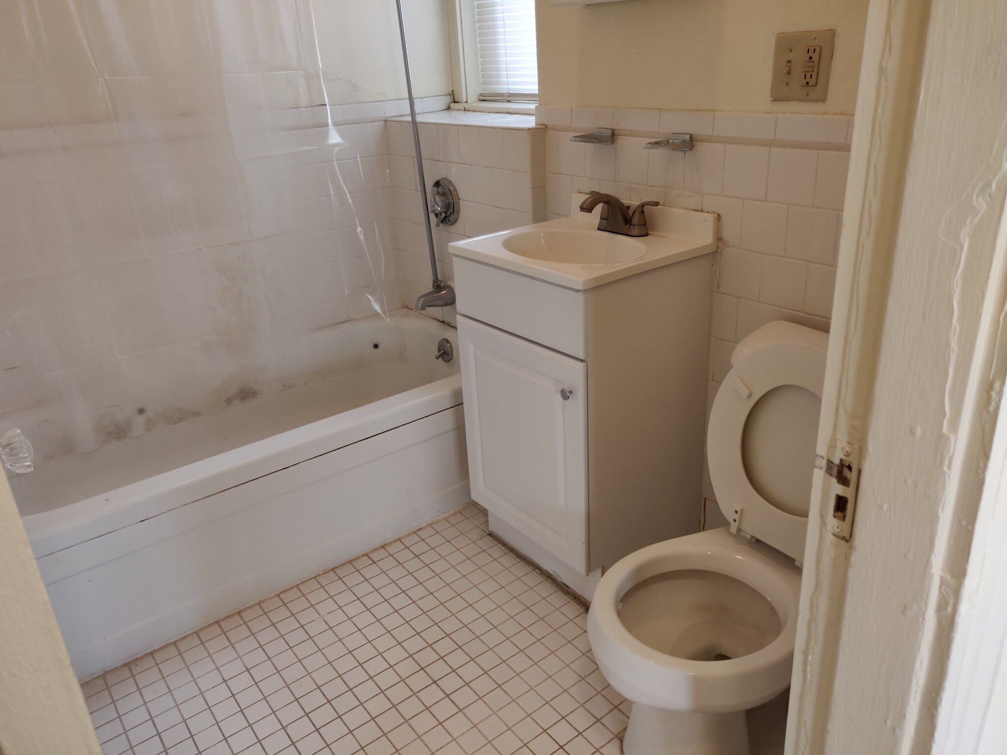 Photo 8 of 120 Peterborough St. Unit 4