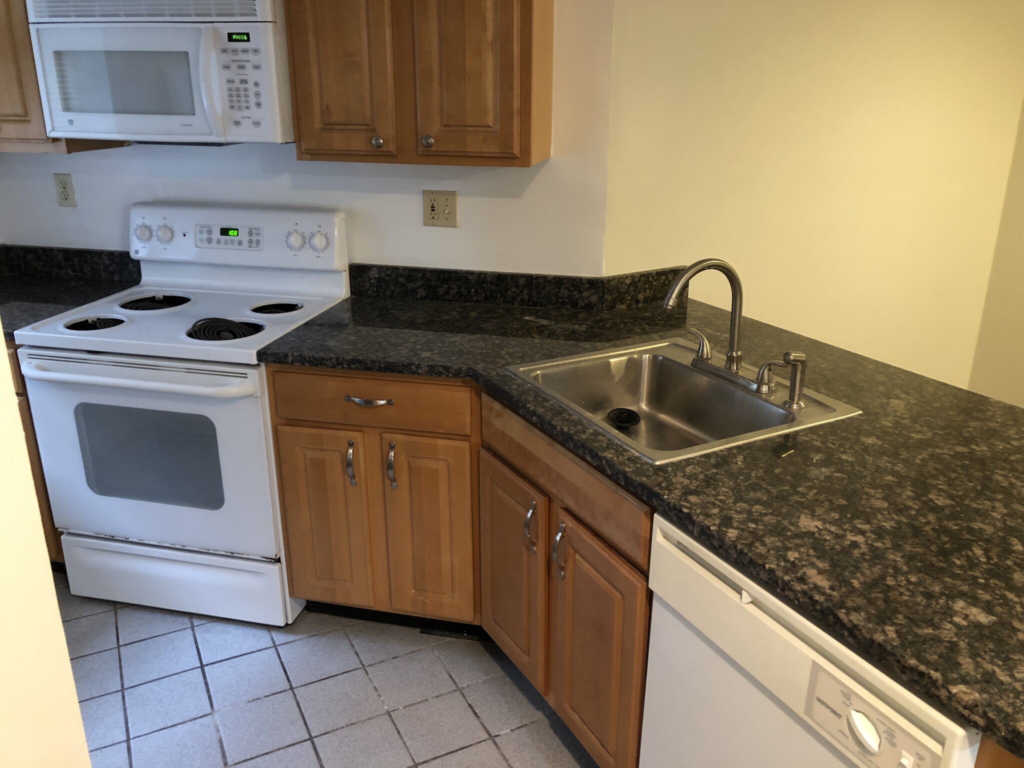 Photo 6 of 16 Queensberry St. Unit B