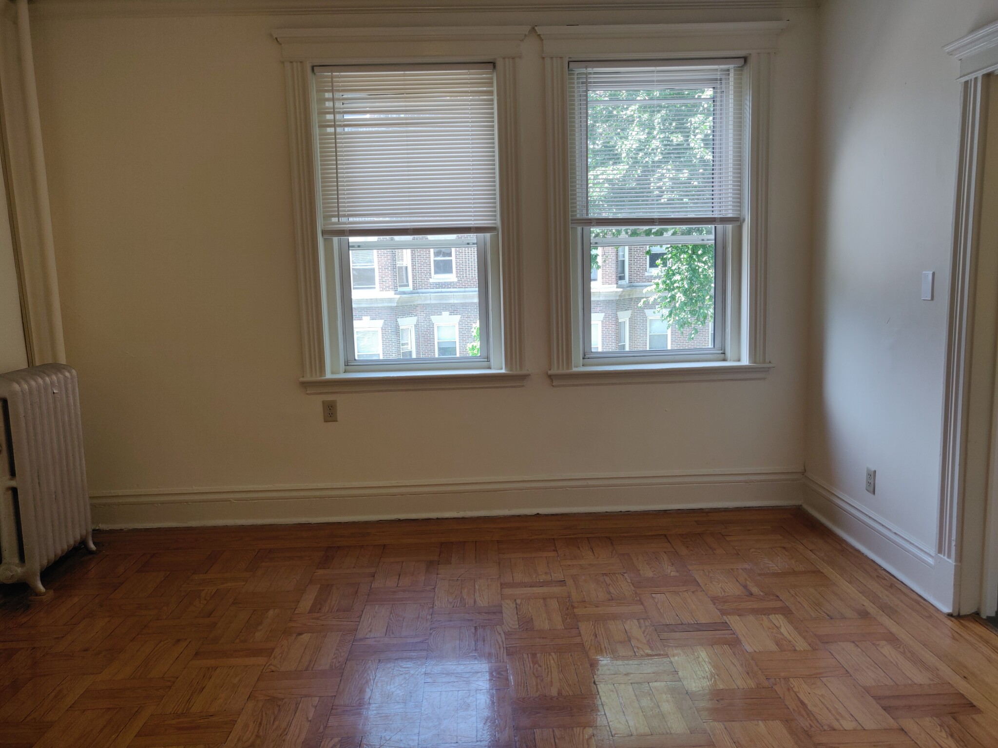 Photo 5 of 40 Queensberry St. Unit 11